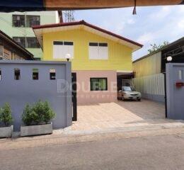 ขาย บ้านเดี่ยว 2 ชั้น แยก 22 ห้วยขวาง กทม. เนื้อที่ 51.2 ตรว. 3 ห้องนอน 2 ห้องน้ำ